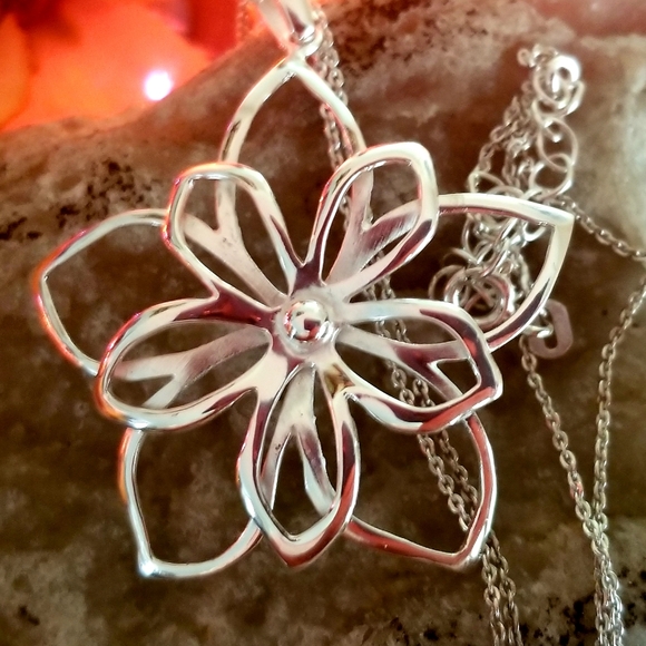 Sterling Silver Open Work Flower Pendant Necklace Nature Inspired Jewelry NIB - Picture 1 of 16